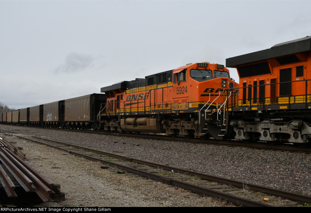 BNSF 5924 Roster shot